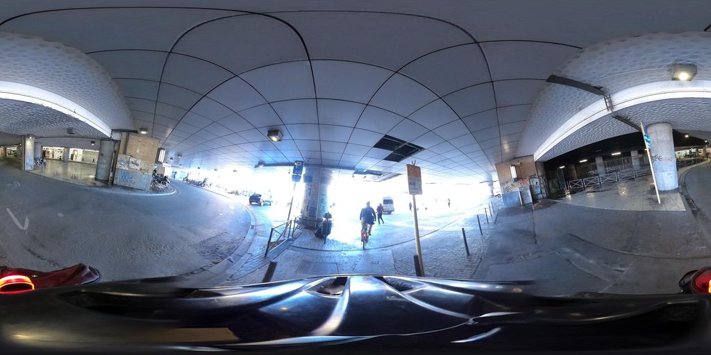Foto bij Openbaar toilet Esplanade de l'Europe au croisement avec la rue couverte des arrêts de tram,du côté de la Tour du Midi in Sint-Gillis
